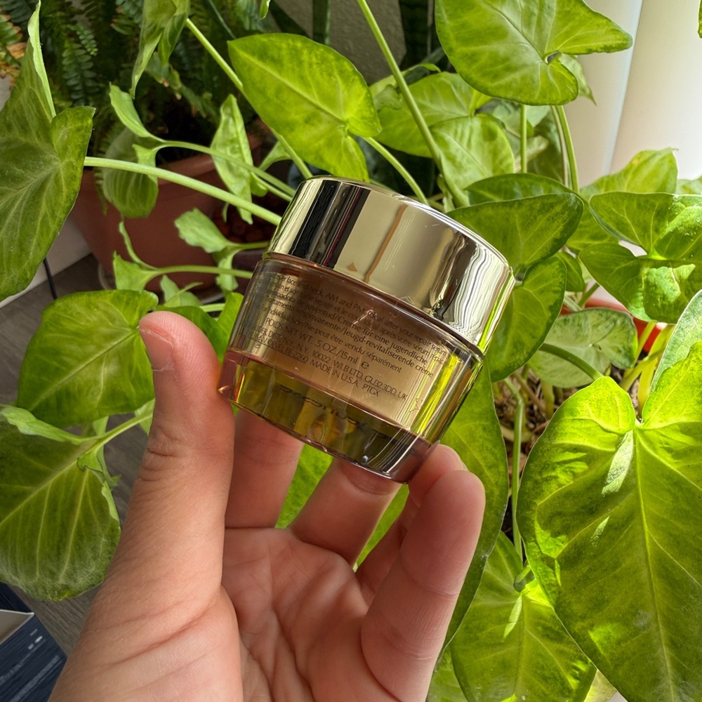 Estée Lauder Revitalizing Supreme+ Youth Power Cream Moisturizer – Travel Size - Picture 3 of 3